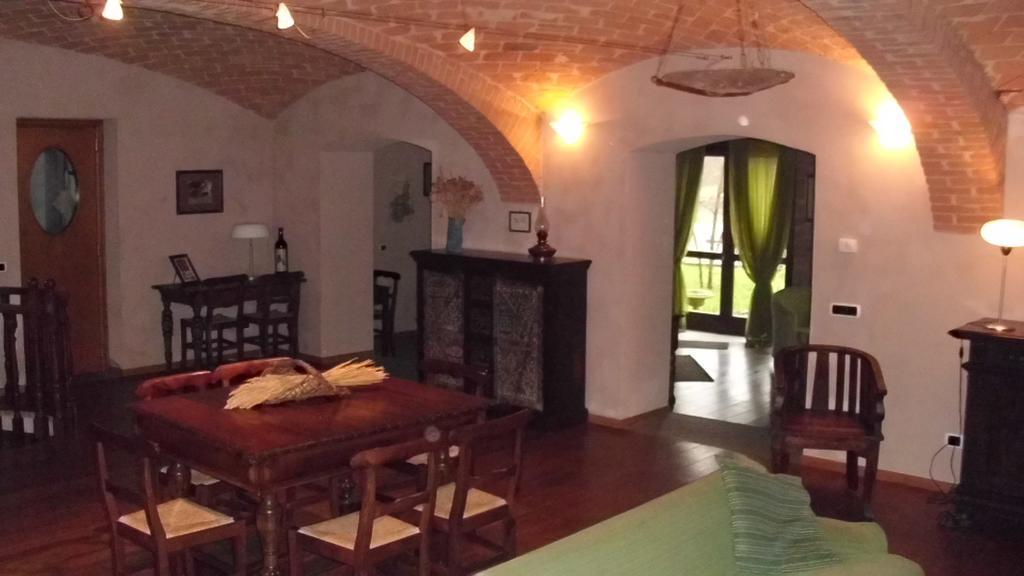 Locanda Del Molino Vecchio Magliano Alfieri Rum bild